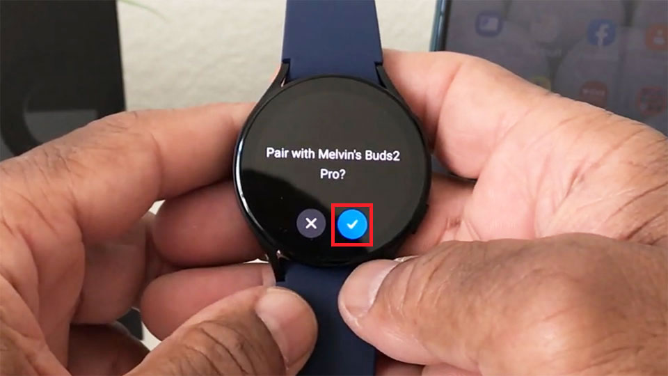 Galaxy Watch pair earbuds